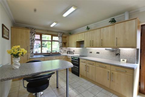 90 Trent Road, Shaw, Oldham, OL2 7YL