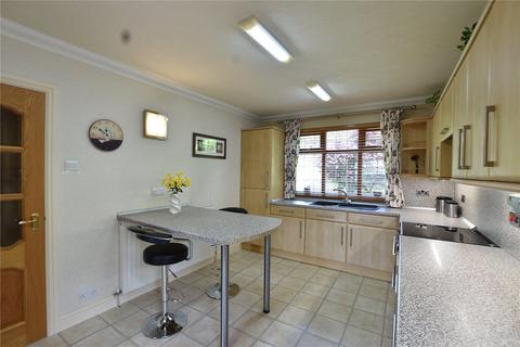 90 Trent Road, Shaw, Oldham, OL2 7YL
