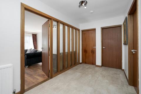 2 bedroom flat to rent, Western Gardens, Murrayfield, Edinburgh, EH12
