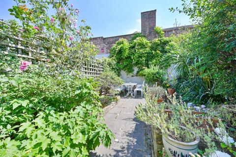 1 bedroom flat for sale, Elliott Road, Chiswick, London, W4