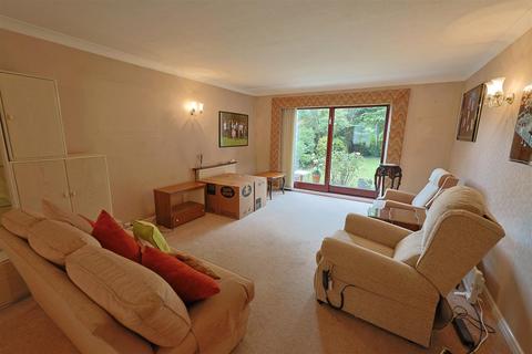 2 bedroom ground floor flat for sale, Goodwood Close, Stanmore, Middlesex, HA7