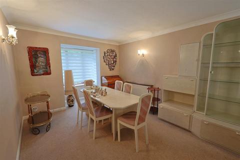 2 bedroom ground floor flat for sale, Goodwood Close, Stanmore, Middlesex, HA7
