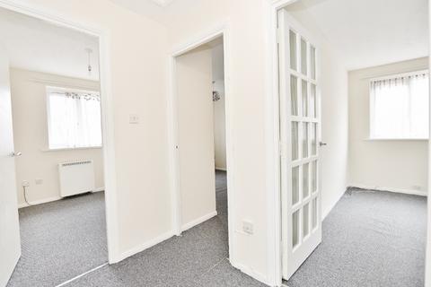 2 bedroom apartment to rent, Avenue Road, Chadwell Heath, RM6