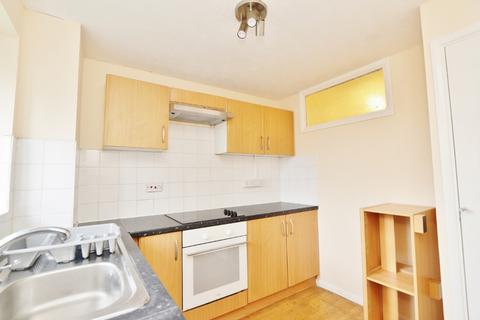 2 bedroom apartment to rent, Avenue Road, Chadwell Heath, RM6