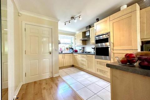 5 bedroom townhouse to rent, Clegg Square, Shenley Lodge