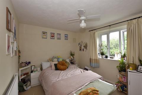 1 bedroom apartment for sale, Parkhurst Grove, Surrey RH6