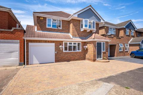 4 bedroom detached house for sale, Derventer Avenue, Canvey Island, SS8