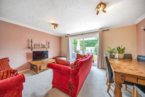 17 Oaktrees, Ash, Aldershot, GU12 6QS