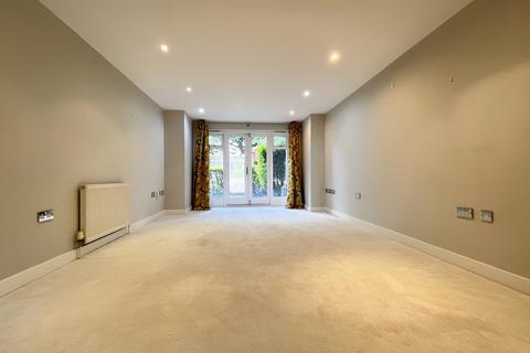 Flat 3, 1 Lansdowne Road, Bromley, BR1 3EH
