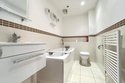 Flat 3, 1 Lansdowne Road, Bromley, BR1 3EH