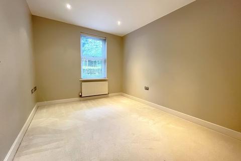 Flat 3, 1 Lansdowne Road, Bromley, BR1 3EH