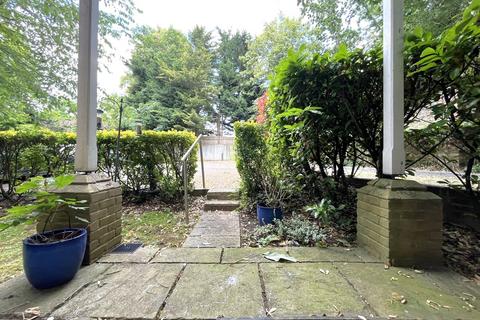 Flat 3, 1 Lansdowne Road, Bromley, BR1 3EH