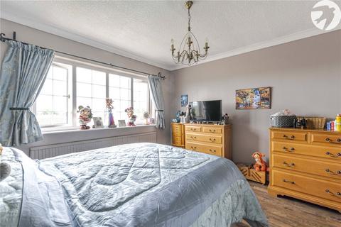 27 Heathclose Road, Dartford, DA1 2PU