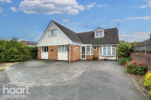 5 bedroom detached house for sale, St Andrews Gardens, Colchester