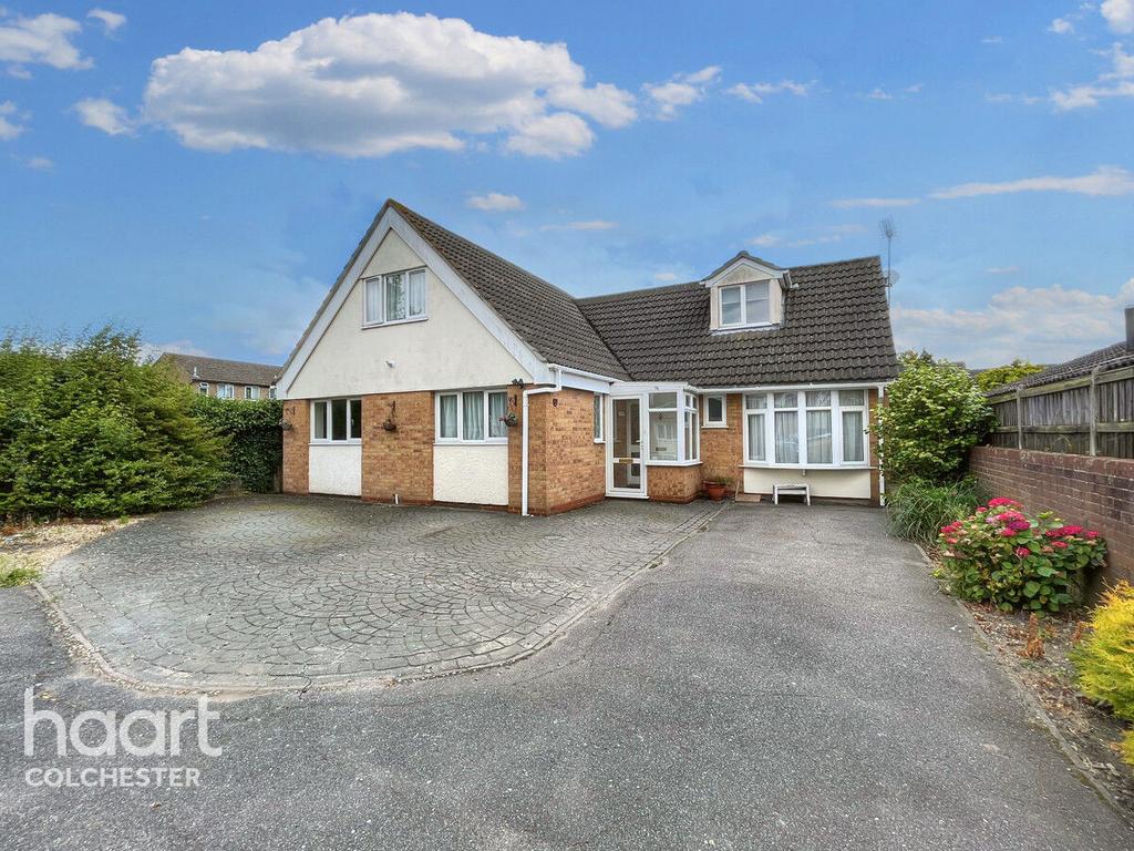 St Andrews Gardens, Colchester 5 bed detached house - £450,000