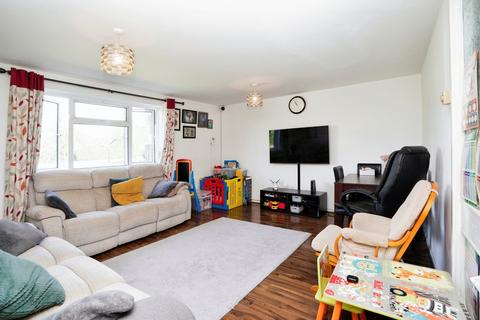 2 bedroom flat for sale, Wood Common, Hatfield AL10