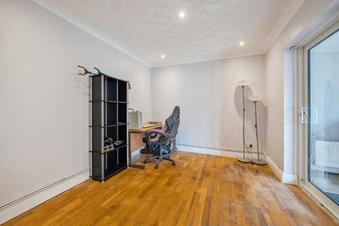 18 Townsend Way, Northwood, HA6 1TF
