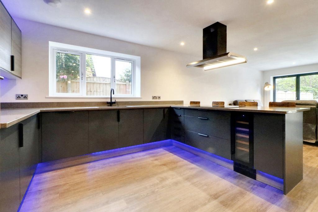 Open Plan Living/ Dining/ Kitchen Area
