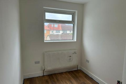 3 bedroom semi-detached house to rent, Hadley Gardens, Southall UB2