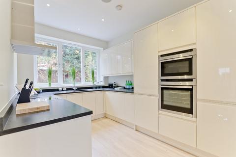 4 bedroom semi-detached house to rent, Pembroke Gardens, London, SW14