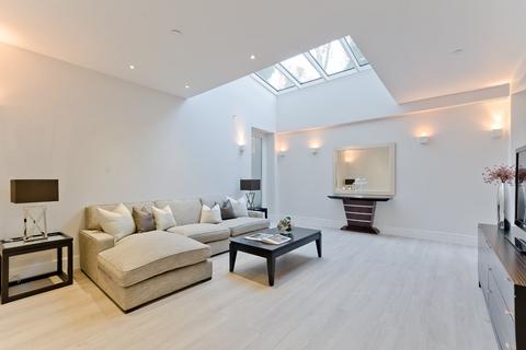 4 bedroom semi-detached house to rent, Pembroke Gardens, London, SW14