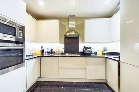 2 bedroom ground floor flat for sale, Royal Drive, Princess Park Manor East Wing Royal Drive, N11