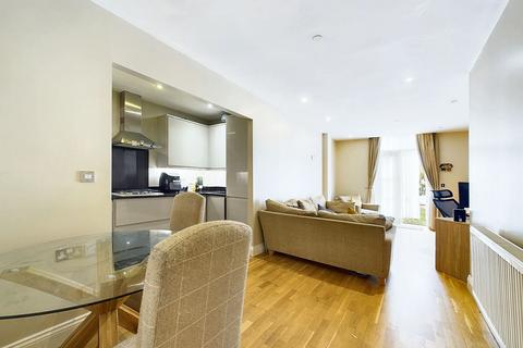 2 bedroom ground floor flat for sale, Royal Drive, Princess Park Manor East Wing Royal Drive, N11