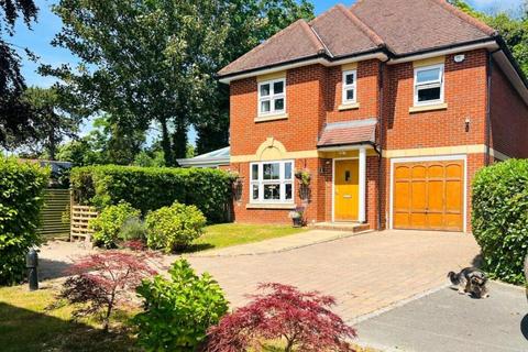 4 bedroom detached house to rent, Hurnford Close, South Croydon, CR2