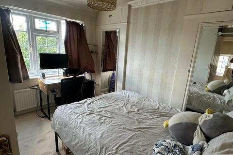 3 bedroom end of terrace house to rent, Burnham Gardens, Hounslow TW4