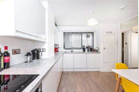 4 bedroom apartment to rent, Queens Drive, London, N4