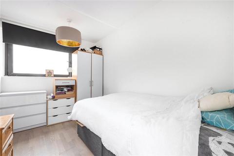 4 bedroom apartment to rent, Queens Drive, London, N4