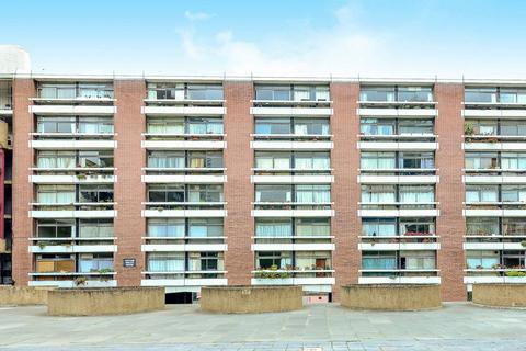 Studio to rent, Golden Lane Estate, Barbican, London, EC1Y