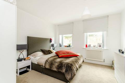 2 bedroom flat to rent, County Street, London Bridge, London, SE1