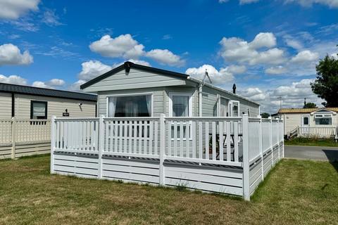 2 bedroom mobile home for sale, Sea End Caravan Park, Burnham On Crouch