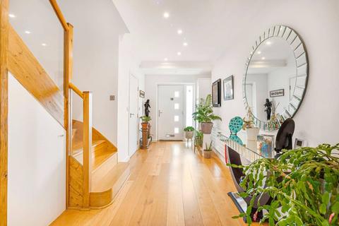 22 Cotsford Avenue, New Malden, KT3 5EU
