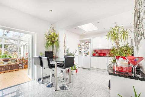 22 Cotsford Avenue, New Malden, KT3 5EU