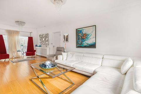 22 Cotsford Avenue, New Malden, KT3 5EU