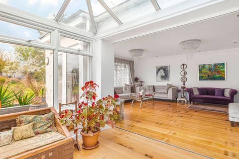 22 Cotsford Avenue, New Malden, KT3 5EU