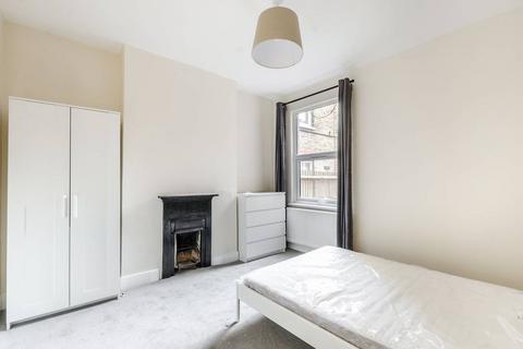 3 bedroom maisonette to rent, Collingbourne Road, Shepherd's Bush, London, W12