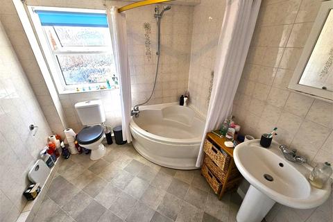 Flat 6, Southdown Court Broadway, Leigh-on-sea, SS9 1PJ