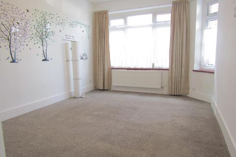 2 bedroom ground floor flat to rent, Victoria Road, Clacton On Sea CO15