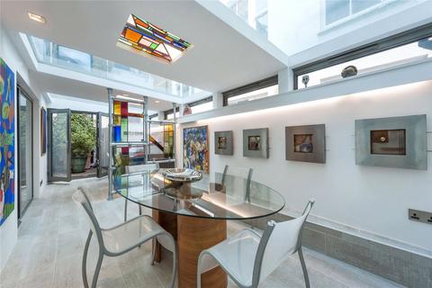 2 bedroom flat for sale, Hat Factory Apartments, 18 Hollen Street, London