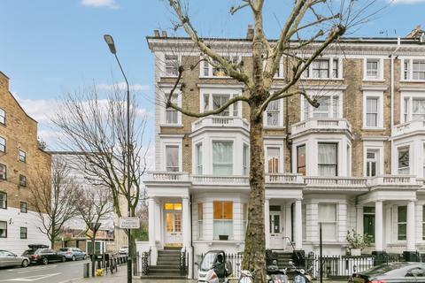 3 bedroom flat to rent, Marloes Road, Kensington, London
