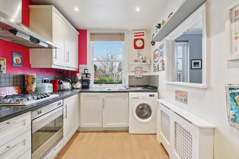 3 bedroom flat to rent, Marloes Road, Kensington, London