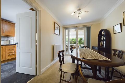 12 Robin Close, Uttoxeter, ST14 8TP