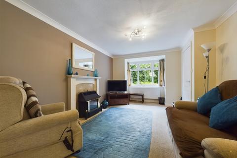 12 Robin Close, Uttoxeter, ST14 8TP