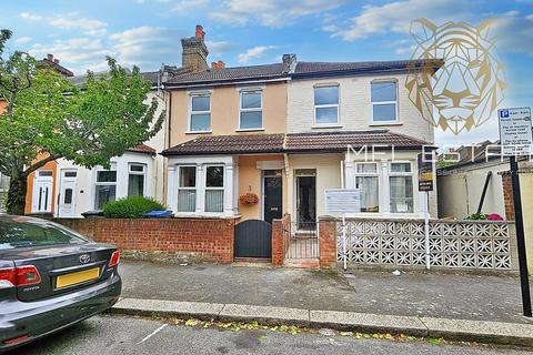 3 bedroom end of terrace house to rent, Lancing Road, Croydon CR0