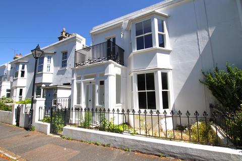 4 bedroom end of terrace house for sale, Walmer