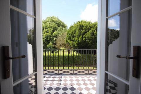 28 Archery Square, Walmer, Deal, CT14 7HP