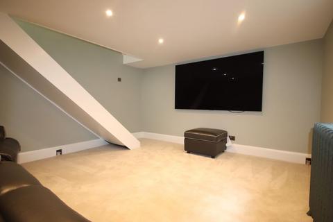 28 Archery Square, Walmer, Deal, CT14 7HP